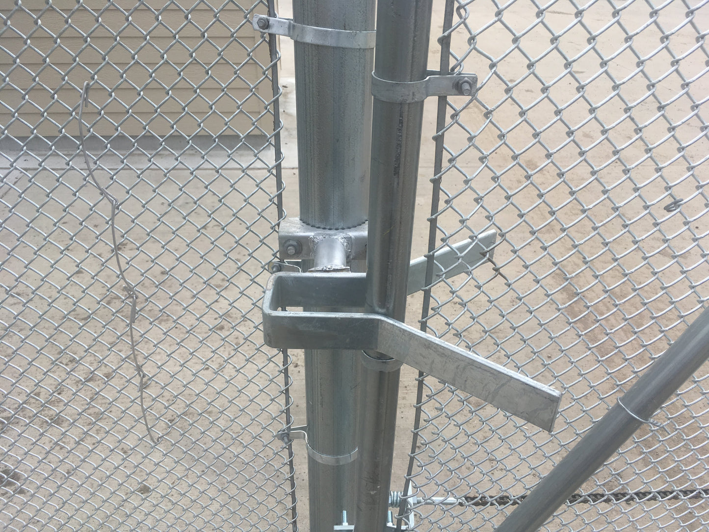 4" Receiver Latch for Chain Link Cantilever Gates