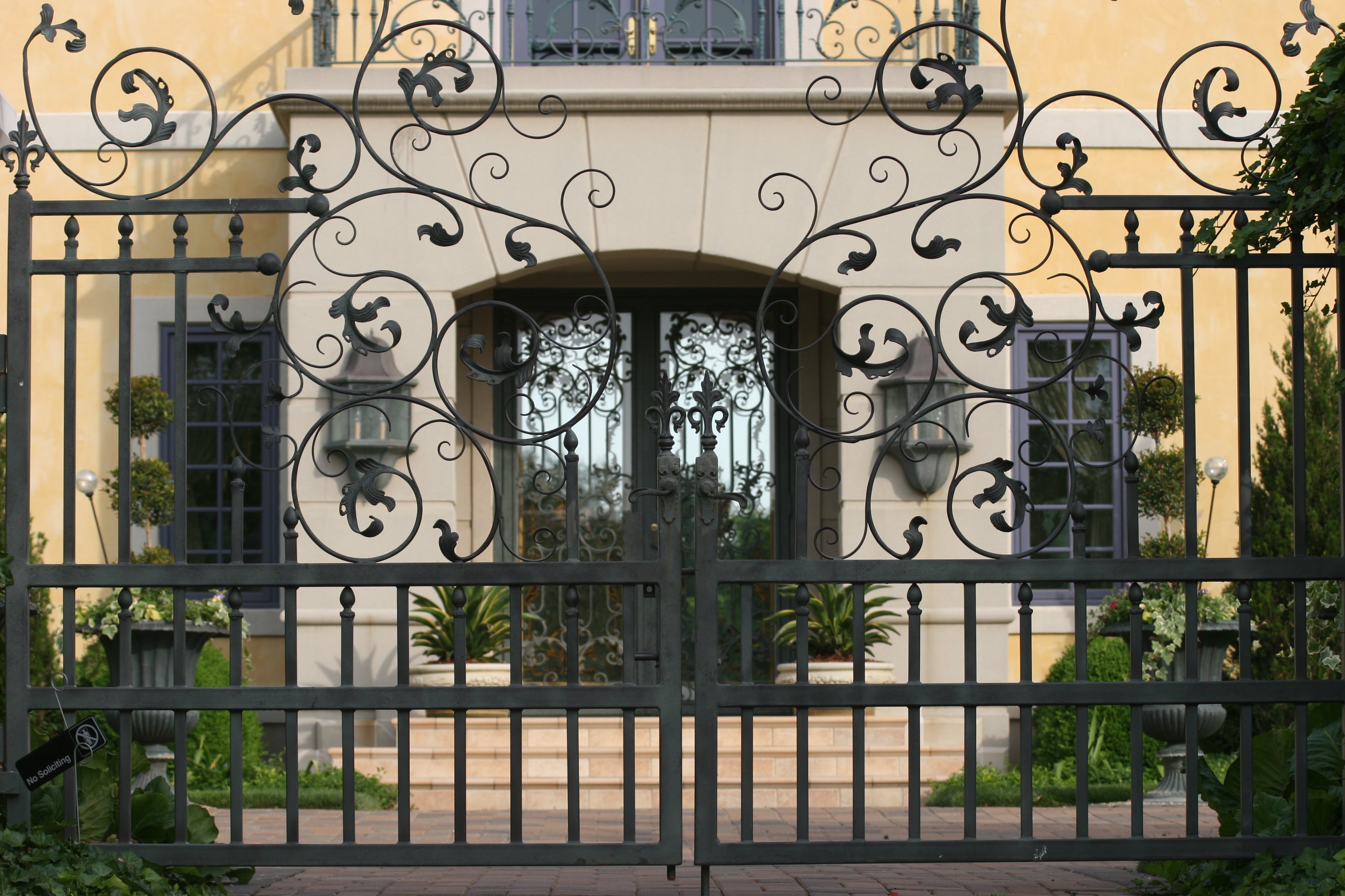 Custom Gate – Pros America's Fence Store