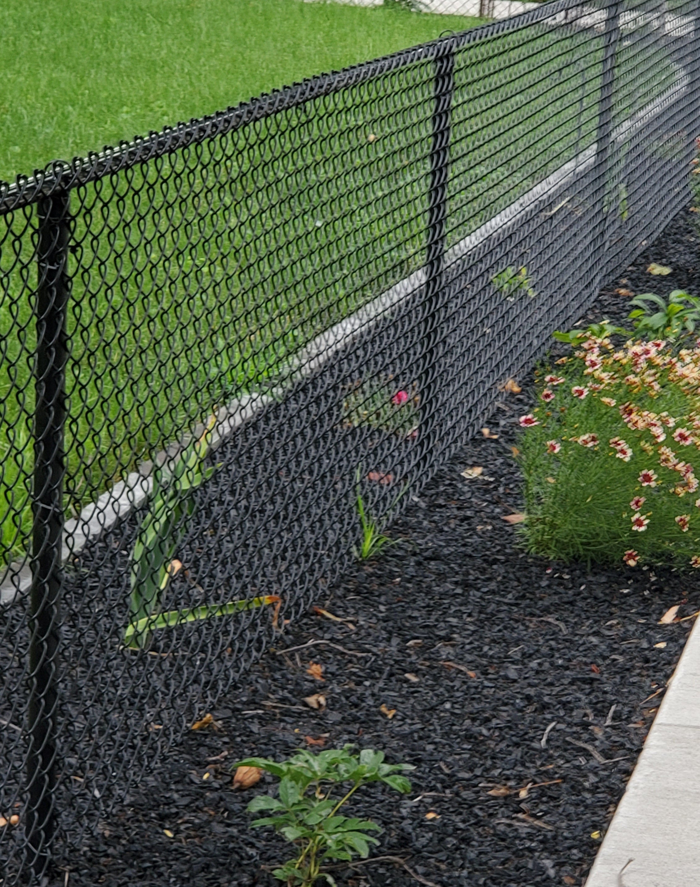 black_chain_link_fabric_2.jpg?