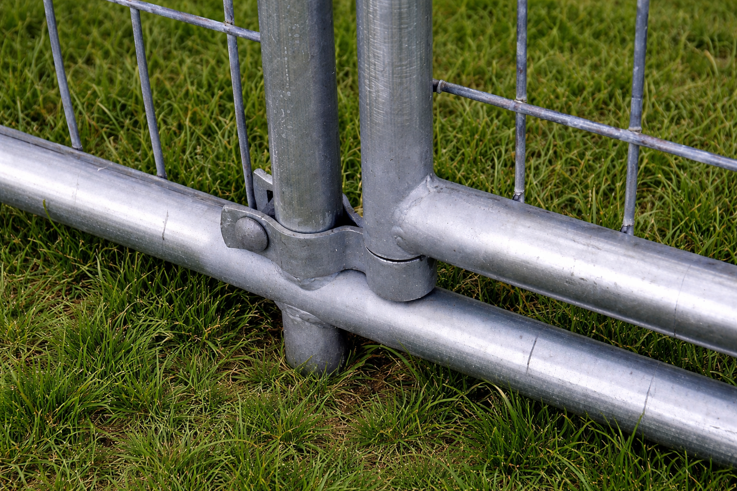 1-3/8" Reduced Gap Galvanized Male Hinge for Chain Link Kennels
